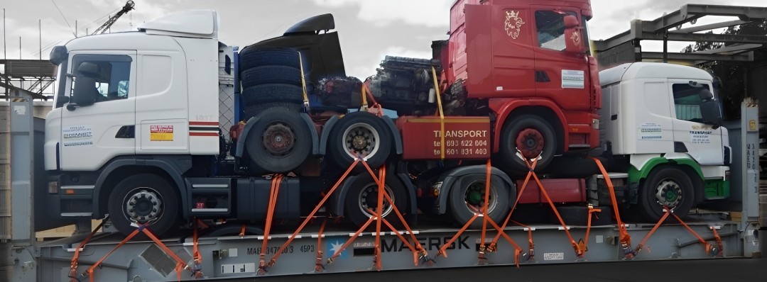 Camiones listos para transporte internacional
