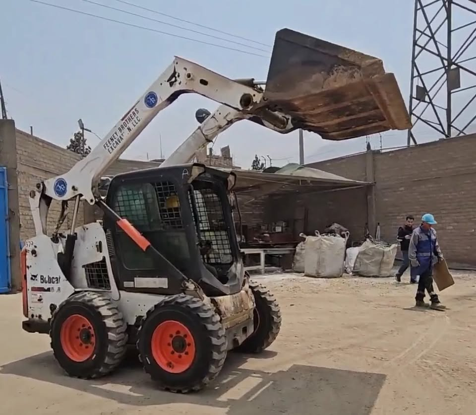 Minicargador Bobcat S570 en venta local